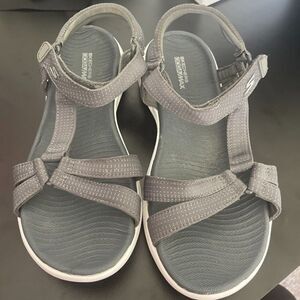 Skechers Women’s Goga Max Sandals Gray/White Size 8 – Walking Comfort